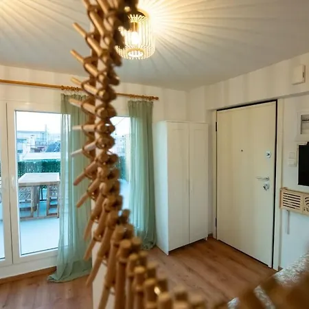 Mini Rooftop Apartment, In The Heart Of דירה וולוס